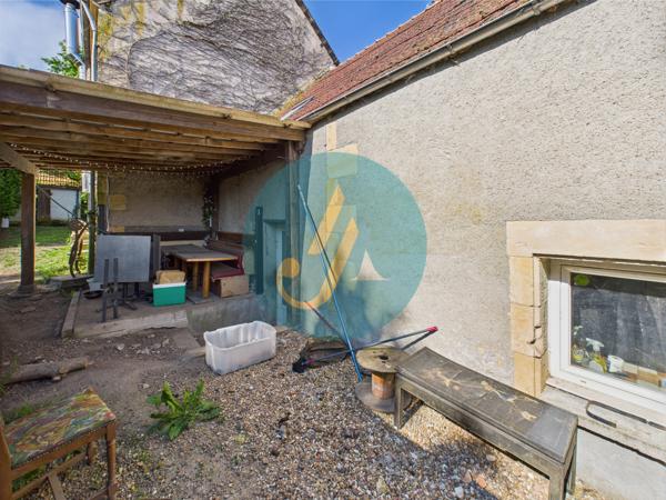 Tronsanges (58400) Maison de charme, 4 chambres et terrain clos à Tronsanges