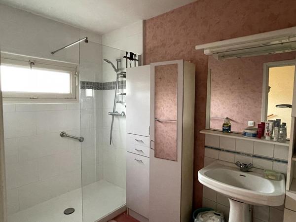 Ramonville, maison T6 à rénover avec garage et jardin