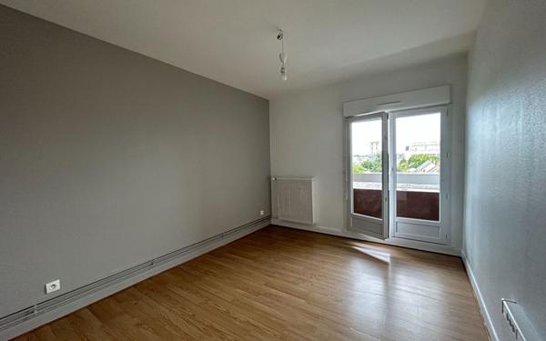 Appartement à louer    2 pièces •  Mer