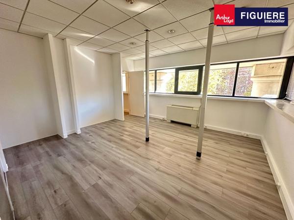 BUREAUX À LOUER EN CENTRE-VILLE AVEC PARKING