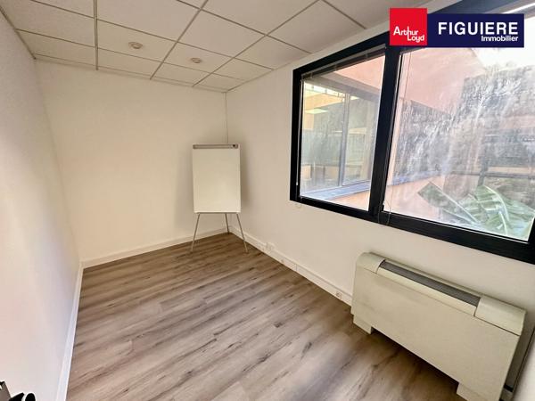 BUREAUX À LOUER EN CENTRE-VILLE AVEC PARKING