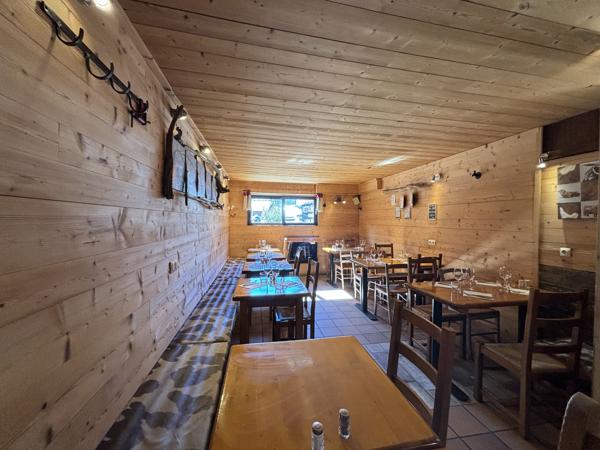 Deux Alpes – Local commercial + logements face aux pistes, permis d’agrandissement valide