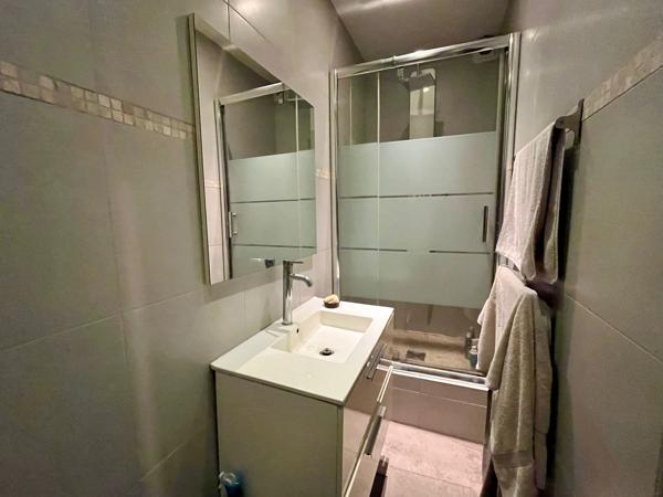 75002 Paris, Loft avec Cachet au Cœur du Sentier – Opportunité Commerciale Exceptionnelle