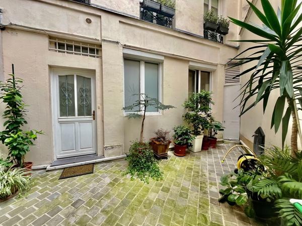 75002 Paris, Loft avec Cachet au Cœur du Sentier – Opportunité Commerciale Exceptionnelle