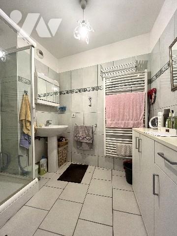 Centre LUNEVILLE - Appt de 57m² de type T2, + balcon de 11m², ascenseur, cellier, garage et parking.