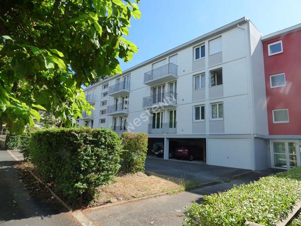 Nantes Facultés / Recteur Schmitt : En vente ! Appartement T4 DPE D, 3 chambres, 74m², parking couvert boxable et cave. A 100m du tram ligne 2. Petits commerces à pied !