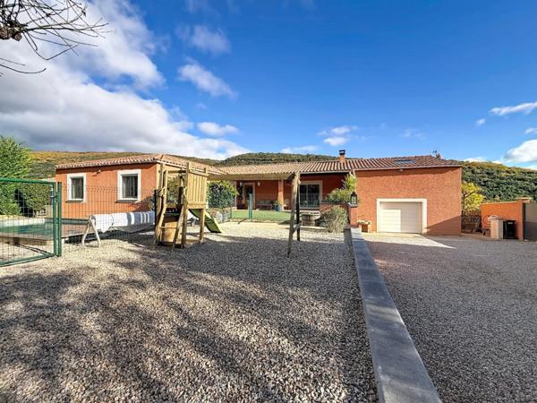 CLERMONT L'HERAULT (34)-Maison à vendre 6 pièces - 173,6 m2 habitables (197 m2 au sol) - Terrain arboré et clos avec piscine de 960 m2 - Garage double - Dépendance de 42 m2 au sol