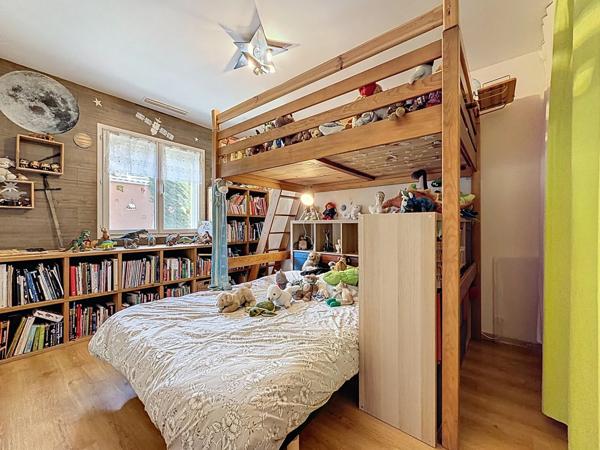 CLERMONT L'HERAULT (34)-Maison à vendre 6 pièces - 173,6 m2 habitables (197 m2 au sol) - Terrain arboré et clos avec piscine de 960 m2 - Garage double - Dépendance de 42 m2 au sol