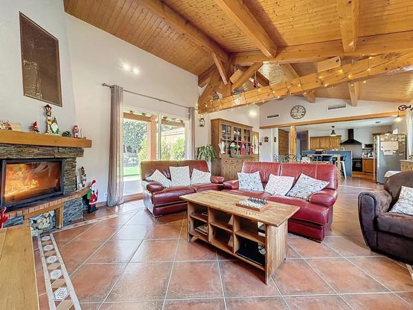 CLERMONT L'HERAULT (34)-Maison à vendre 6 pièces - 173,6 m2 habitables (197 m2 au sol) - Terrain arboré et clos avec piscine de 960 m2 - Garage double - Dépendance de 42 m2 au sol