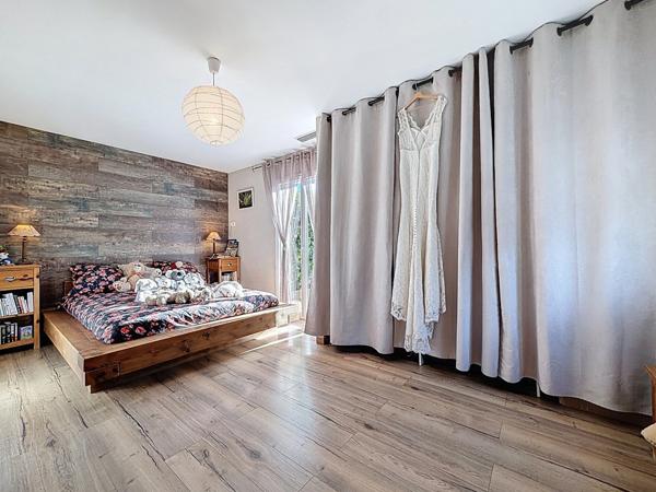 CLERMONT L'HERAULT (34)-Maison à vendre 6 pièces - 173,6 m2 habitables (197 m2 au sol) - Terrain arboré et clos avec piscine de 960 m2 - Garage double - Dépendance de 42 m2 au sol