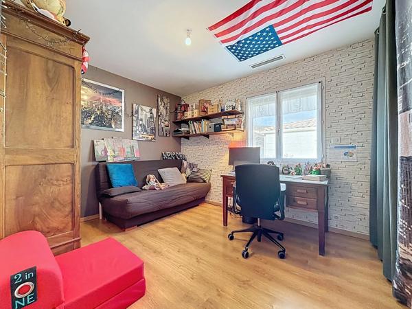 CLERMONT L'HERAULT (34)-Maison à vendre 6 pièces - 173,6 m2 habitables (197 m2 au sol) - Terrain arboré et clos avec piscine de 960 m2 - Garage double - Dépendance de 42 m2 au sol