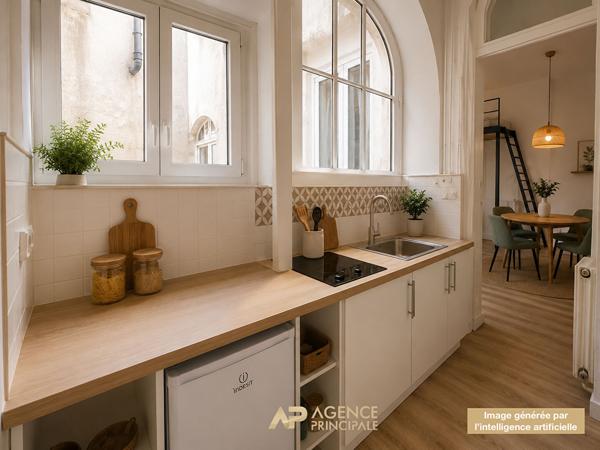 LA ROCHELLE - VIEUX PORT - STUDIO À RÉNOVER AU CALME - FORT POTENTIEL D'AMÉNAGEMENT 148 000 € **  - Référence  MR743