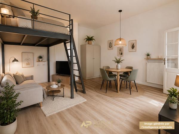 LA ROCHELLE - VIEUX PORT - STUDIO À RÉNOVER AU CALME - FORT POTENTIEL D'AMÉNAGEMENT 148 000 € **  - Référence  MR743