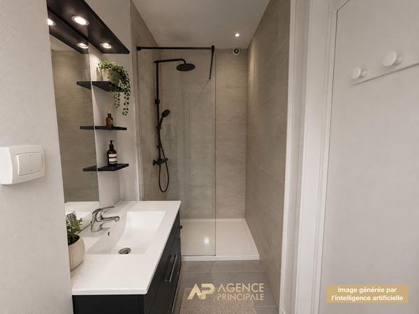 LA ROCHELLE - VIEUX PORT - STUDIO À RÉNOVER AU CALME - FORT POTENTIEL D'AMÉNAGEMENT 148 000 € **  - Référence  MR743
