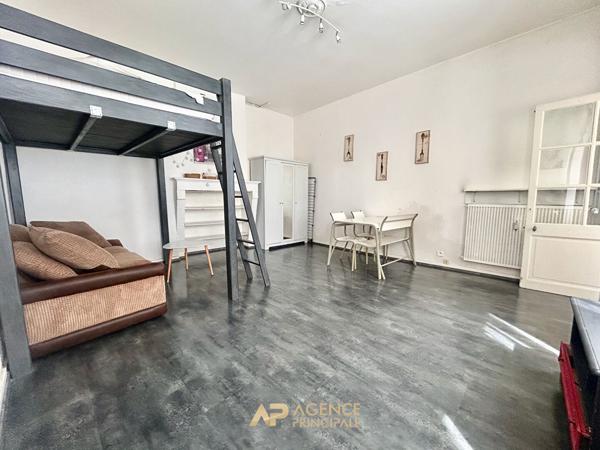 LA ROCHELLE - VIEUX PORT - STUDIO À RÉNOVER AU CALME - FORT POTENTIEL D'AMÉNAGEMENT 148 000 € **  - Référence  MR743