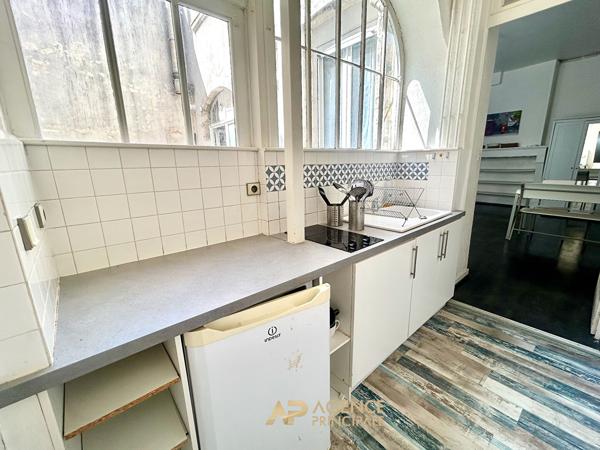 LA ROCHELLE - VIEUX PORT - STUDIO À RÉNOVER AU CALME - FORT POTENTIEL D'AMÉNAGEMENT 148 000 € **  - Référence  MR743