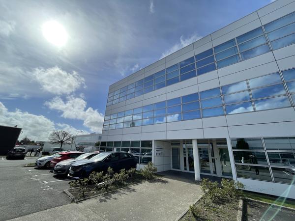 BUREAUX À LOUER-300 M2-ST HERBLAIN PROCHE PÉRIPHÉRIQUE -TRAM