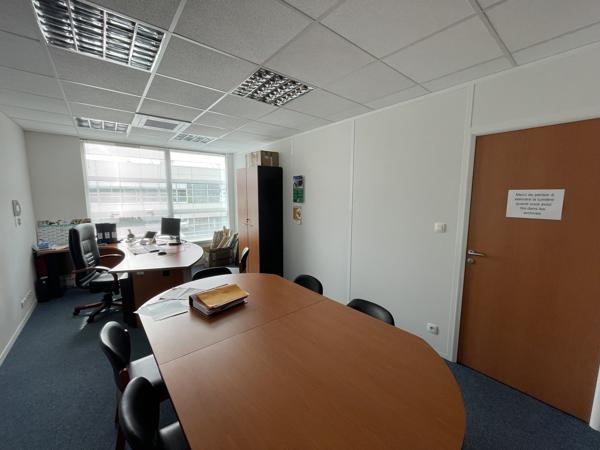 BUREAUX À LOUER-300 M2-ST HERBLAIN PROCHE PÉRIPHÉRIQUE -TRAM