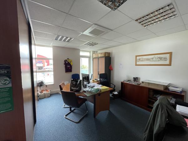 BUREAUX À LOUER-300 M2-ST HERBLAIN PROCHE PÉRIPHÉRIQUE -TRAM