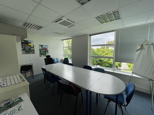 BUREAUX À LOUER-300 M2-ST HERBLAIN PROCHE PÉRIPHÉRIQUE -TRAM