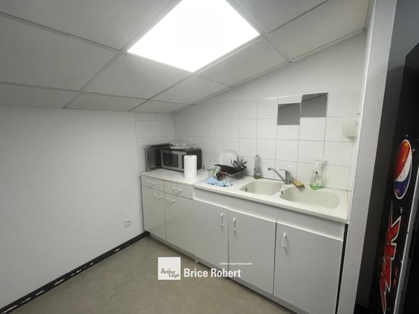 Bureau à louer à Villeurbanne avec climatisation et parkings privatifs