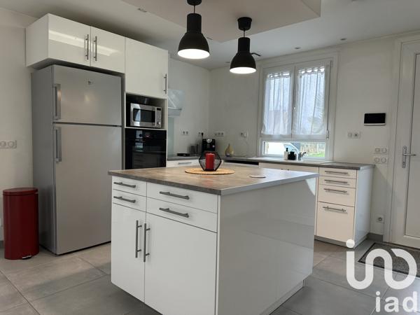 Pavillon 4 pièces de 91 m² à Bézu-Saint-Germain (02400)