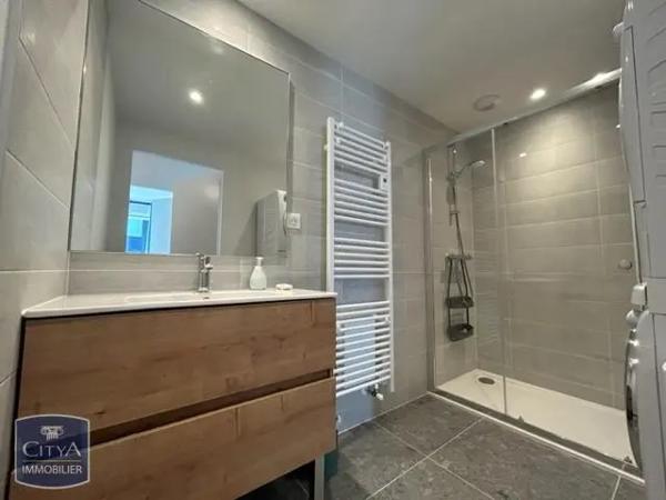 Appartement à louer 2 pièces 46.7m² Vannes (56000)