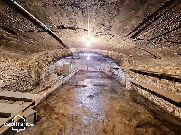 BRIE (79) A rénover : 163 m² habitables + 400 m² de dépendances sur 2 111 m² de terrain