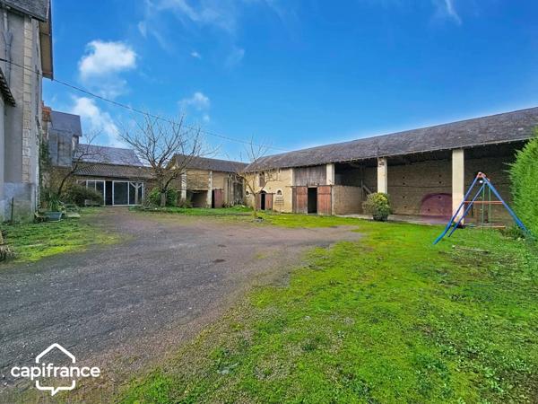 BRIE (79) A rénover : 163 m² habitables + 400 m² de dépendances sur 2 111 m² de terrain