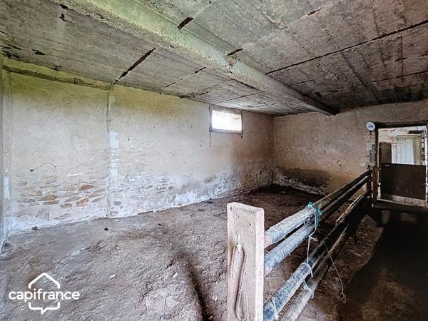 BRIE (79) A rénover : 163 m² habitables + 400 m² de dépendances sur 2 111 m² de terrain