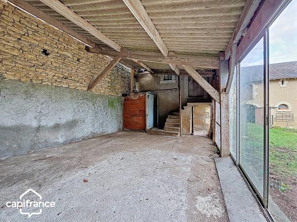 BRIE (79) A rénover : 163 m² habitables + 400 m² de dépendances sur 2 111 m² de terrain