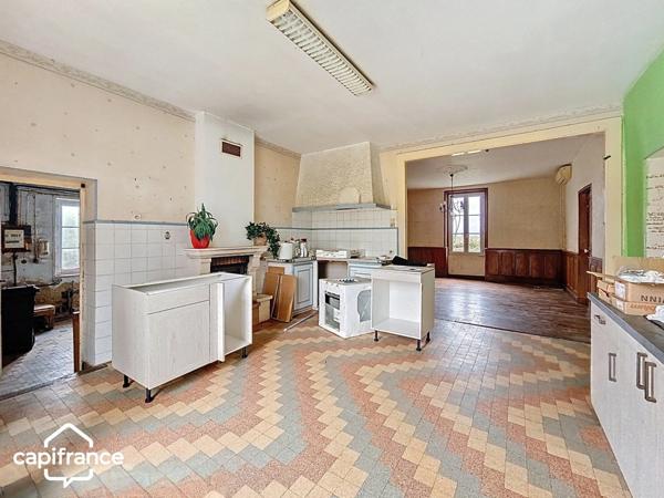 BRIE (79) A rénover : 163 m² habitables + 400 m² de dépendances sur 2 111 m² de terrain