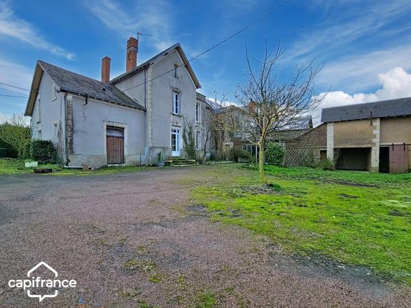 BRIE (79) A rénover : 163 m² habitables + 400 m² de dépendances sur 2 111 m² de terrain