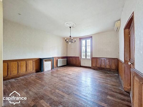 BRIE (79) A rénover : 163 m² habitables + 400 m² de dépendances sur 2 111 m² de terrain