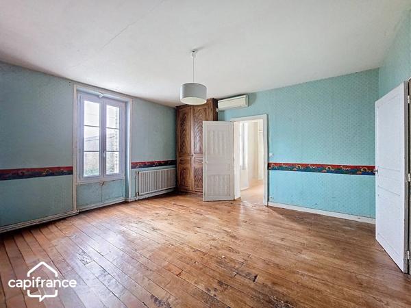 BRIE (79) A rénover : 163 m² habitables + 400 m² de dépendances sur 2 111 m² de terrain