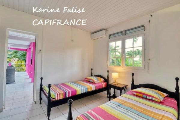 Sainte-Anne – Villa T5 de plain-pied avec piscine et magnifique jardin paysager