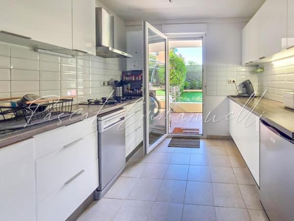 Appartement Antibes 5 pièce(s) 92 m2 RDJ 599 000 euros Rabiac Estagnol