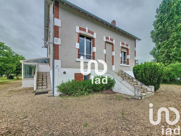 Maison 6 pièces de 101 m² à Foëcy (18500)