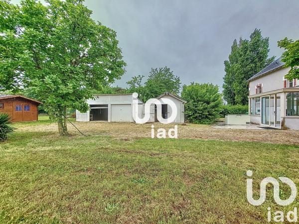 Maison 6 pièces de 101 m² à Foëcy (18500)