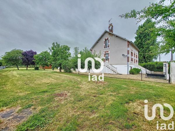 Maison 6 pièces de 101 m² à Foëcy (18500)