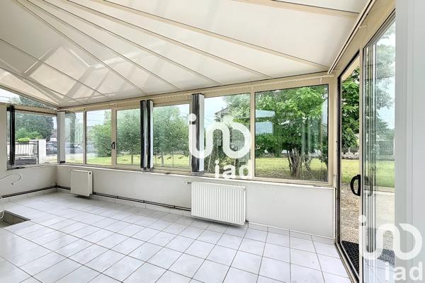 Maison 6 pièces de 101 m² à Foëcy (18500)