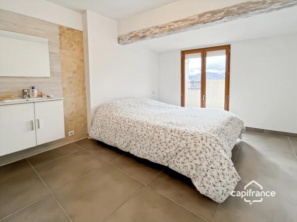 Appartement de charme 4 pièces avec terrasses et vue exceptionnelle à FAYENCE (83)