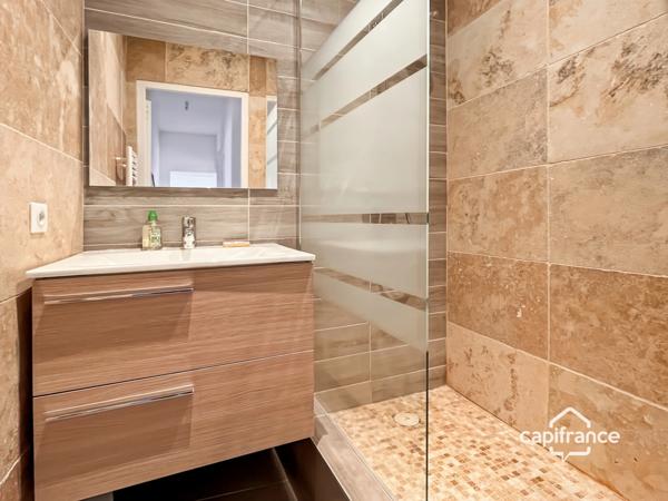 Appartement de charme 4 pièces avec terrasses et vue exceptionnelle à FAYENCE (83)