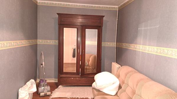 Maison de type "ÉCHOPPE BORDELAISE" - idéalement située : Bordeaux Caudéran Boulevard d'Arès entre la Cité Administrative et le Stade Chaban Delmas - quartier particulièrement calme - de plain-pied - petit jardinet privatif -