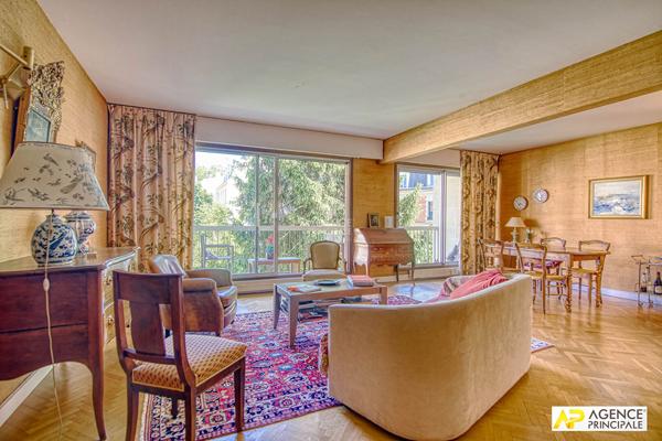 Versailles Notre Dame limite Montreuil Appartement 5pièces 113 m² carrez situé au 2ème étage avec ascenseur, balcons, cave et 2 parkings 835 000 € **  - Référence  28728