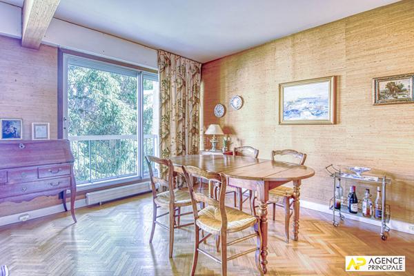 Versailles Notre Dame limite Montreuil Appartement 5pièces 113 m² carrez situé au 2ème étage avec ascenseur, balcons, cave et 2 parkings 835 000 € **  - Référence  28728