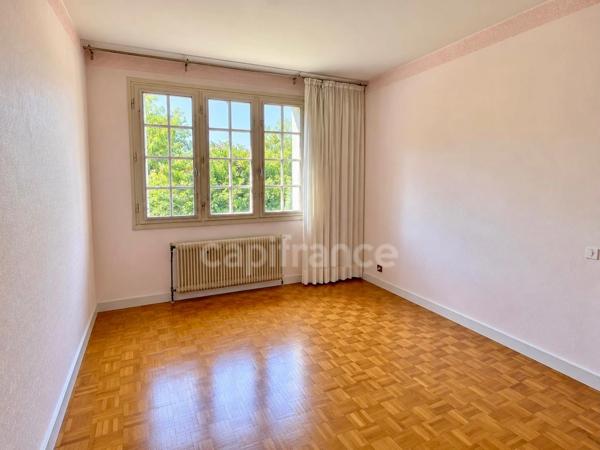Maison à vendre 7 pièces LIGUGE (86)