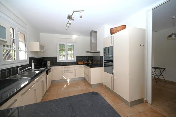 Maison 7 pièce(s) 195 m2 - Châteauneuf-de-Grasse