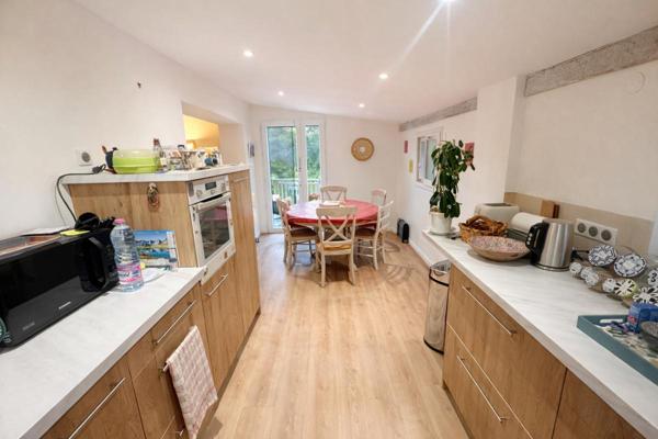 Maison familiale avec piscine, proche commodités