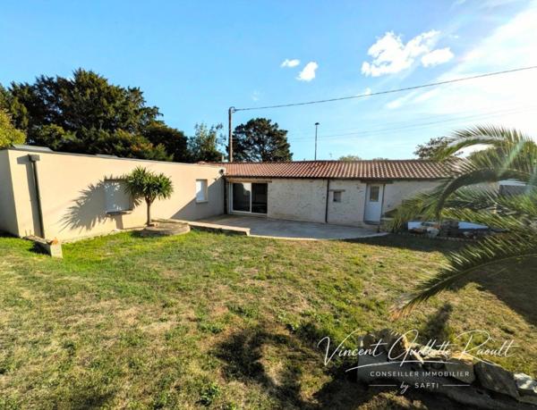 SAINT-LÉGER-LES-VIGNES – Maison en pierre entièrement rénovée avec goût – Jardin, puits et grand garage